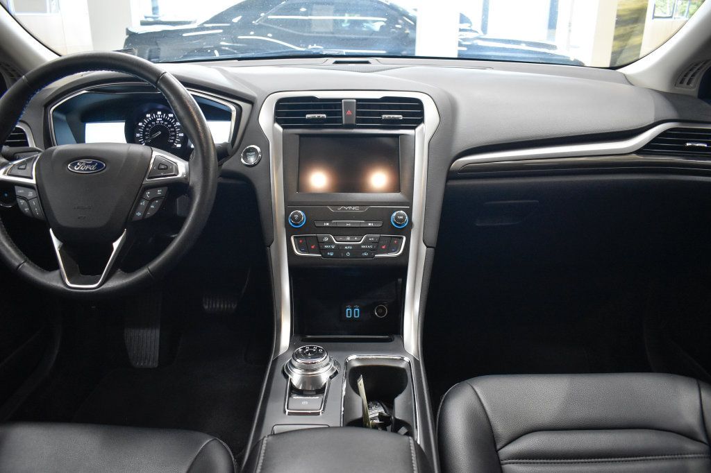 Used 2020 Ford Fusion SEL FWD image 21
