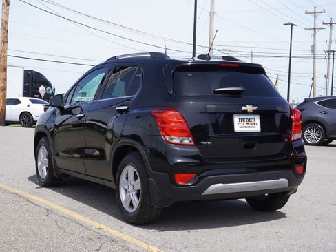 Used 2017 Chevrolet Trax LT w/ LT Convenience Package FWD image 5