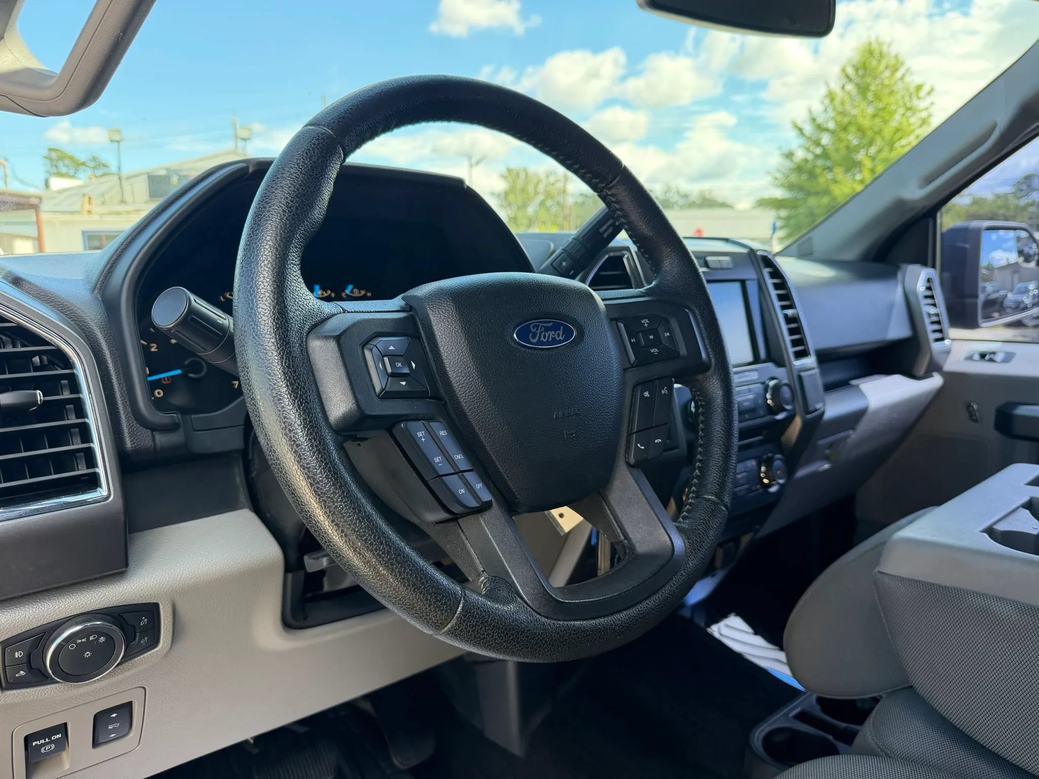 Used 2015 Ford F150 XLT w/ Equipment Group 302A Luxury RWD image 10