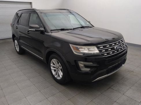 Used 2016 Ford Explorer XLT w/ Equipment Group 202A image 13