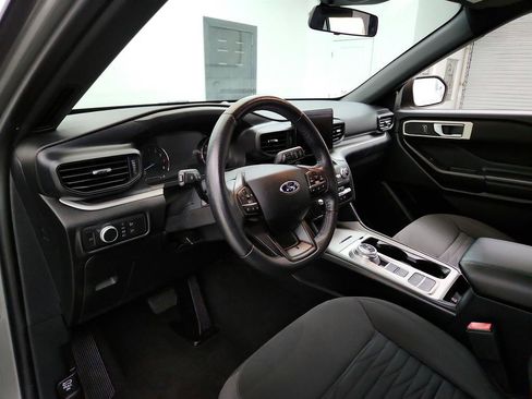 Used 2020 Ford Explorer XLT RWD image 13