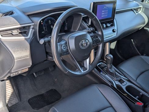 Used 2025 Toyota Corolla Cross XLE AWD/4WD image 14