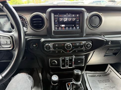 Used 2018 Jeep Wrangler Unlimited Sport S AWD/4WD image 17