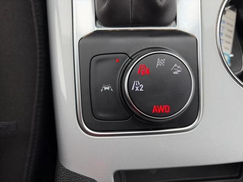 Used 2025 Chevrolet Blazer LT AWD/4WD image 44