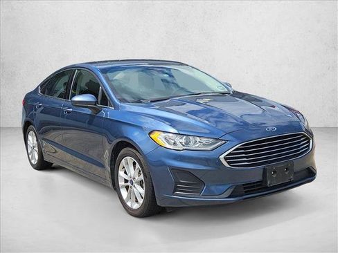 Used 2019 Ford Fusion SE FWD image 3