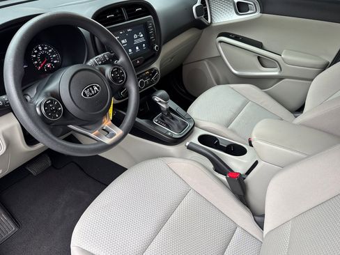 Used 2021 Kia Soul LX image 11