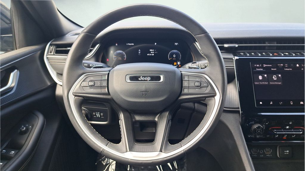 Used 2023 Jeep Grand Cherokee Altitude AWD/4WD image 18