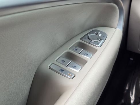 Used 2023 Genesis G70 2.0T image 16