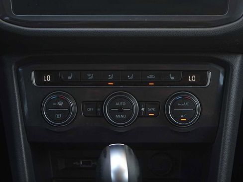 Used 2020 Volkswagen Tiguan SE w/ Panoramic Sunroof Package FWD image 21