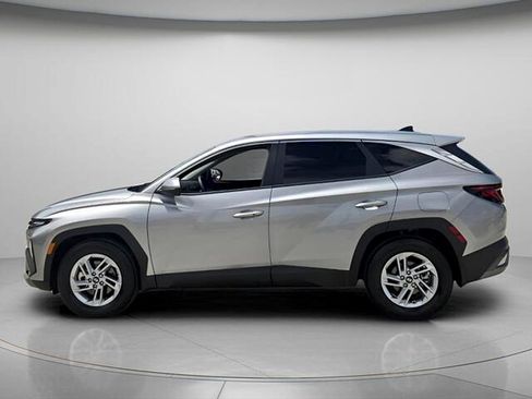 Used 2026 Hyundai Tucson SE FWD image 3