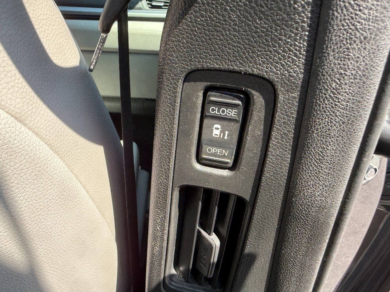 Used 2018 Honda Odyssey Elite image 38