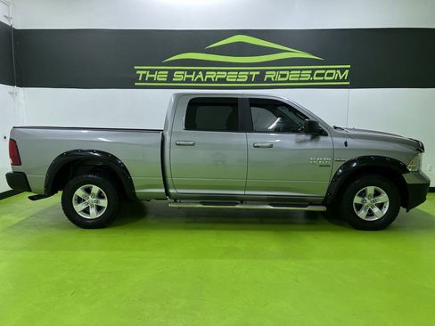 Used 2019 RAM 1500 Classic SLT AWD/4WD image 11
