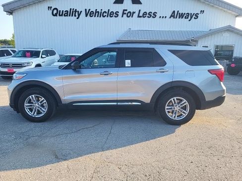 Used 2020 Ford Explorer XLT w/ Equipment Group 202A AWD/4WD image 21