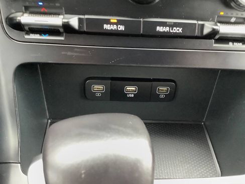 Used 2024 Kia Carnival LX image 44