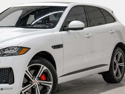 Used 2017 Jaguar F-PACE S image 11