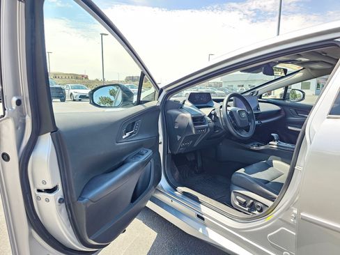Used 2023 Toyota Prius Prime Premium FWD image 18