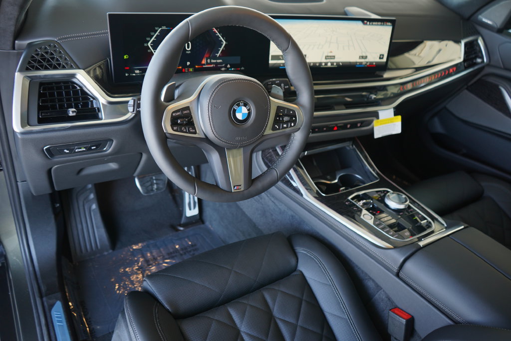 Used 2026 BMW X7 xDrive40i w/ M Sport Package AWD/4WD image 13