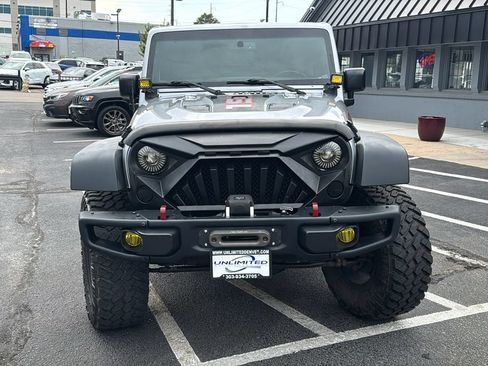 Used 2017 Jeep Wrangler Unlimited Rubicon w/ Max Tow Package AWD/4WD image 8