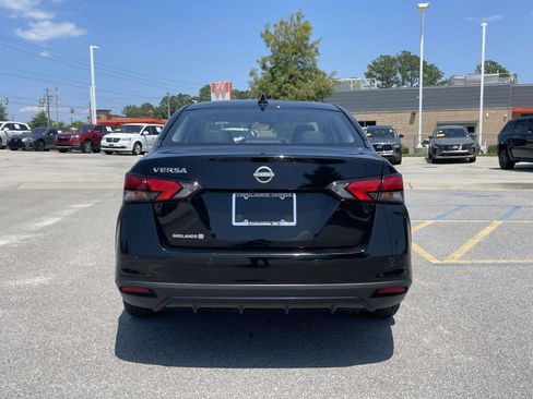 Used 2025 Nissan Versa SV FWD image 5