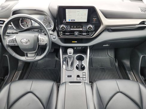 Used 2023 Toyota Highlander XLE FWD image 31