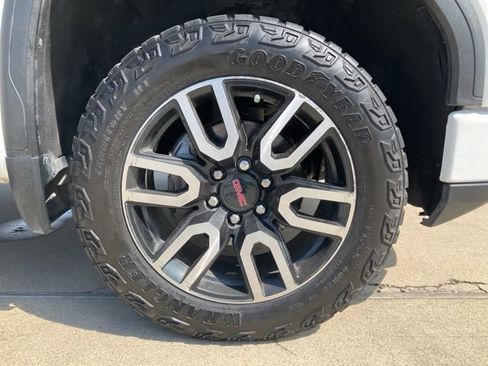 Used 2023 GMC Sierra 1500 AT4 w/ AT4 Premium Package AWD/4WD image 10