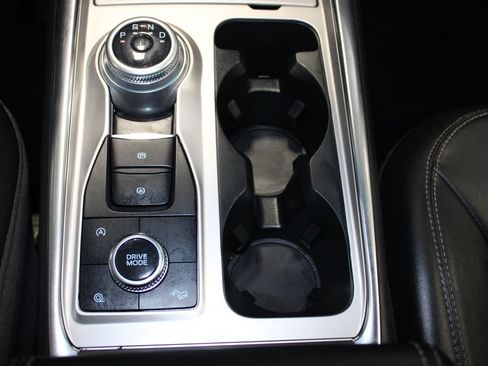 Used 2023 Ford Explorer XLT w/ Equipment Group 202A AWD/4WD image 19