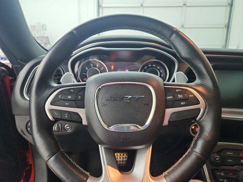 Used 2015 Dodge Challenger SRT RWD image 23