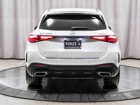 Used 2025 Mercedes-Benz GLC 350e 4MATIC image 3