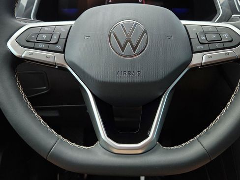 Certified 2023 Volkswagen Tiguan SE FWD image 24