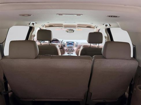 Used 2018 Chevrolet Suburban LT RWD image 44