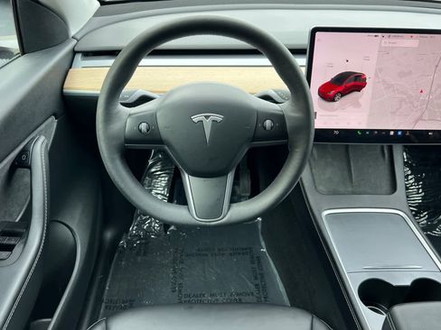 Used 2022 Tesla Model Y Long Range AWD/4WD image 15