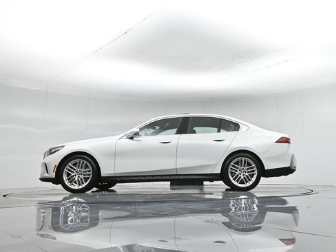 Used 2025 BMW 530i xDrive w/ Premium Package image 56