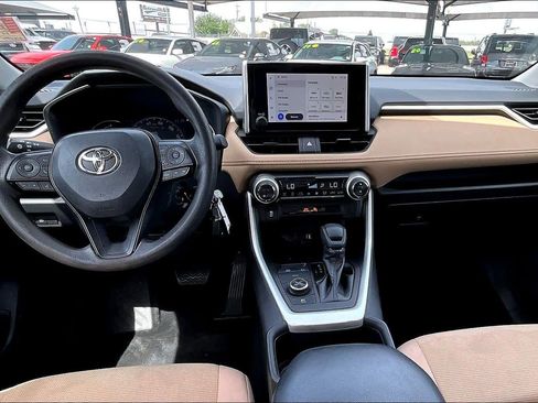 Used 2023 Toyota RAV4 LE AWD/4WD image 16