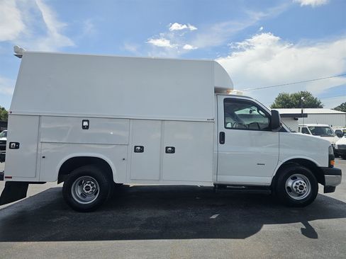 Used 2018 GMC Savana 3500 w/ Power Convenience Package RWD image 4