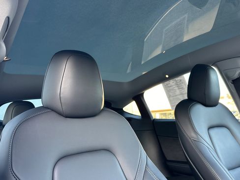 Used 2021 Tesla Model Y Long Range image 19