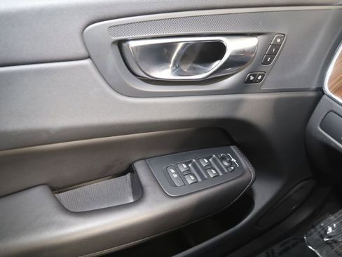 Used 2023 Volvo XC60 B5 Plus image 30