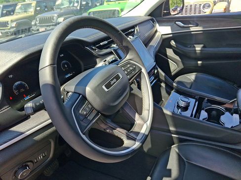 Used 2023 Jeep Grand Cherokee L Limited w/ Black Appearance Package AWD/4WD image 29