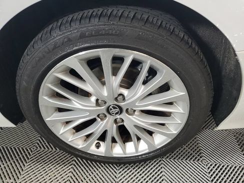 Used 2018 Toyota Camry XLE w/ Driver Assist Package FWD image 6