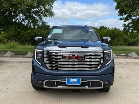 Used 2024 GMC Sierra 1500 Denali w/ Denali Reserve Package AWD/4WD image 10