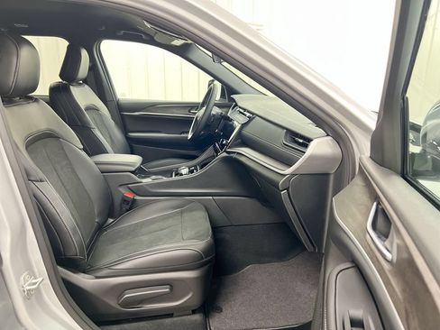 New 2026 Jeep Grand Cherokee Altitude AWD/4WD image 22