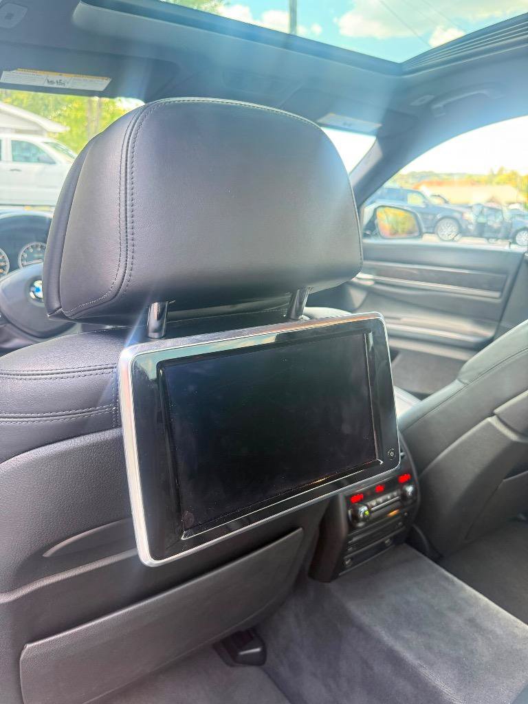 Used 2013 BMW 750Li RWD image 29