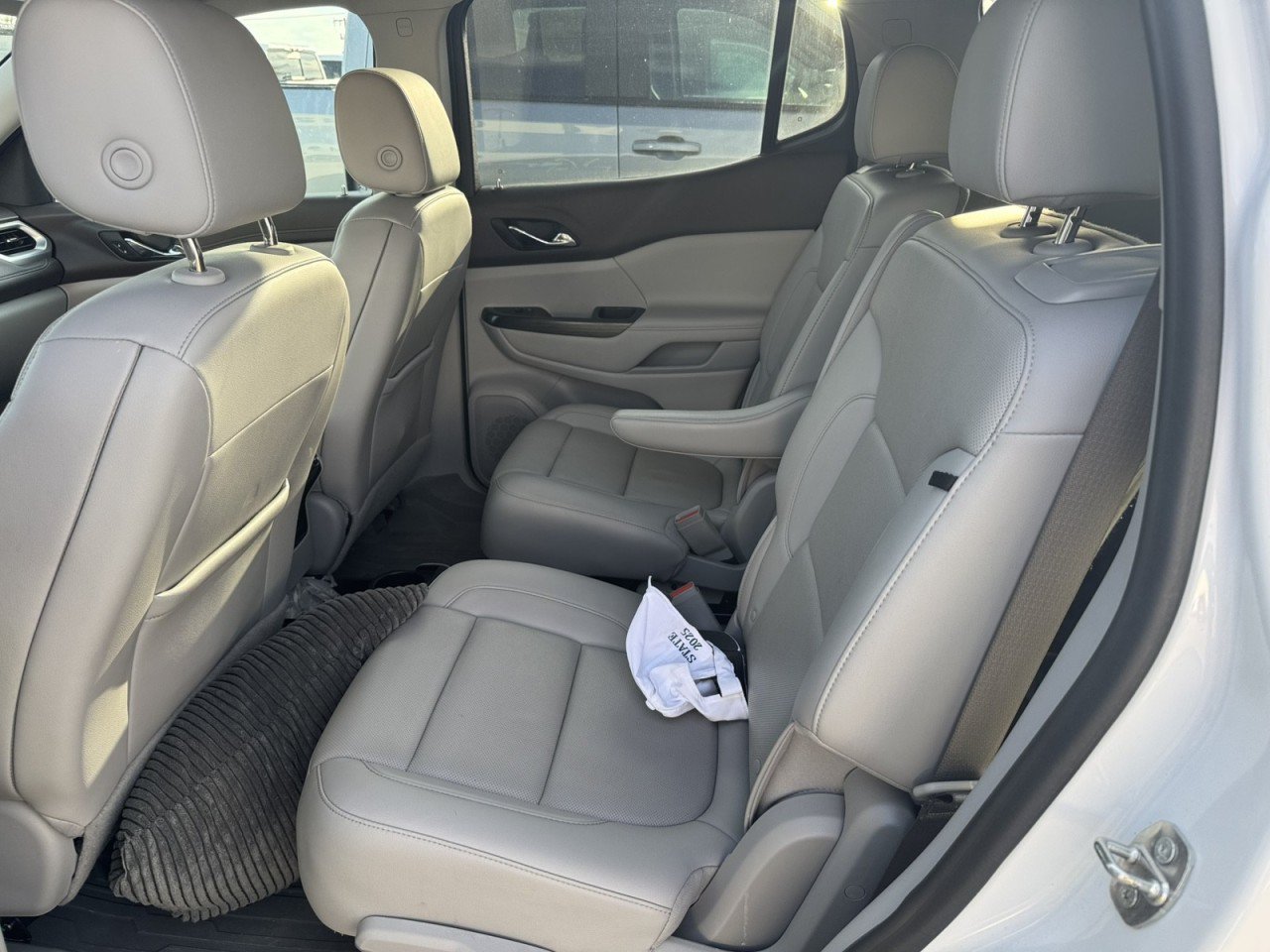 Used 2022 GMC Acadia SLT w/ Technology Package AWD/4WD image 6
