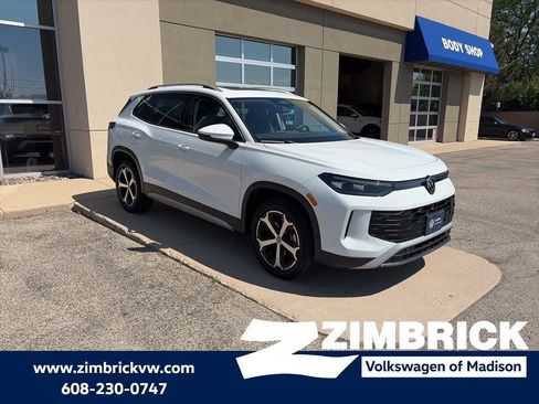 Certified 2026 Volkswagen Tiguan SE AWD/4WD image 1