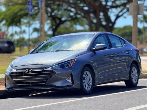 Used 2019 Hyundai Elantra SE image 1