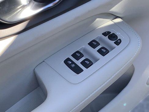 New 2024 Volvo S60 B5 Plus w/ Climate Package image 24