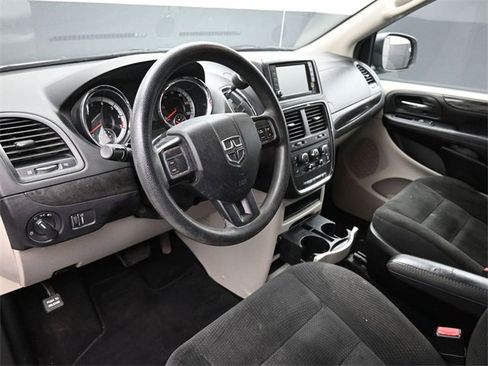 Used 2019 Dodge Grand Caravan SE image 12