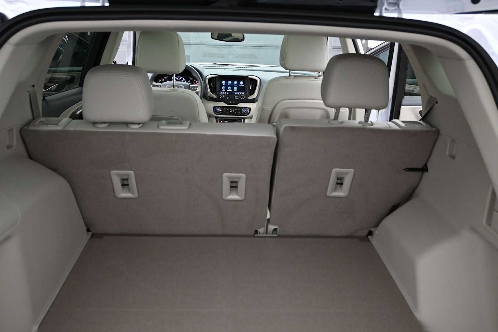 Used 2024 GMC Terrain Denali w/ Denali Premium Package AWD/4WD image 34