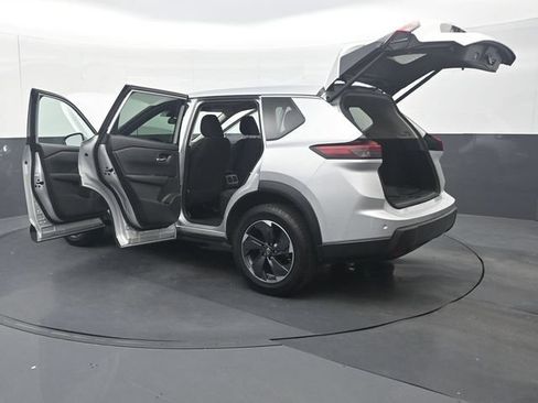 Used 2025 Nissan Rogue SV AWD/4WD image 37