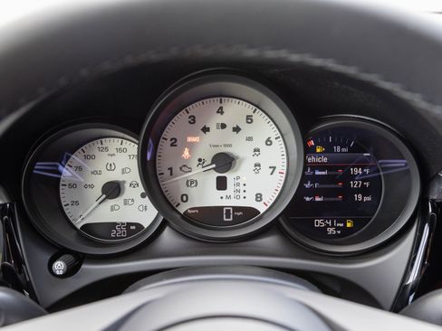 Certified 2025 Porsche Macan S image 14