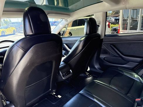 Used 2018 Tesla Model 3 Long Range RWD image 21